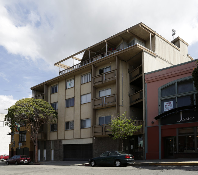 5275 College Ave in Oakland, CA - Foto de edificio - Building Photo