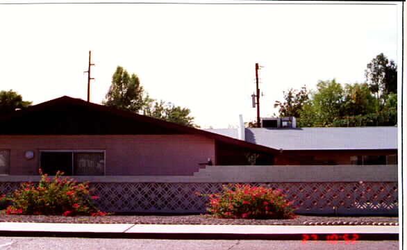 Sunshine Apartments in Phoenix, AZ - Building Photo