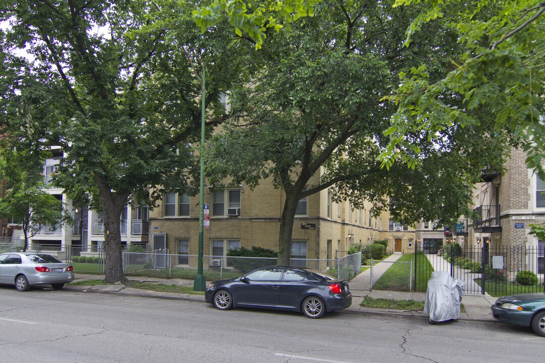 4841 N Ashland Ave in Chicago, IL - Building Photo