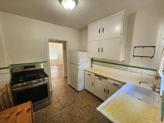 679 2nd Ave in Gustine, CA - Building Photo - Building Photo