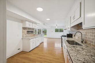 10518 Moorberry Ln in Houston, TX - Building Photo - Building Photo