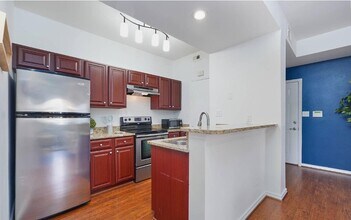 3922 Penderview Dr, Unit 305 in Fairfax, VA - Building Photo - Building Photo