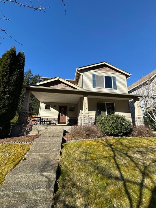 1577 Burnside Pl in Dupont, WA - Foto de edificio