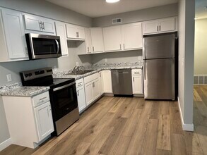 1646 W 42nd St, Unit 3 in Davenport, IA - Foto de edificio - Building Photo