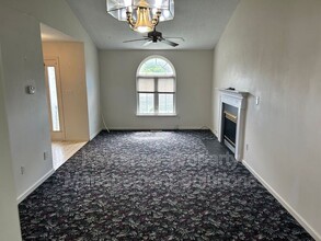 2055 Hampton Dr in Waynesboro, VA - Building Photo - Building Photo