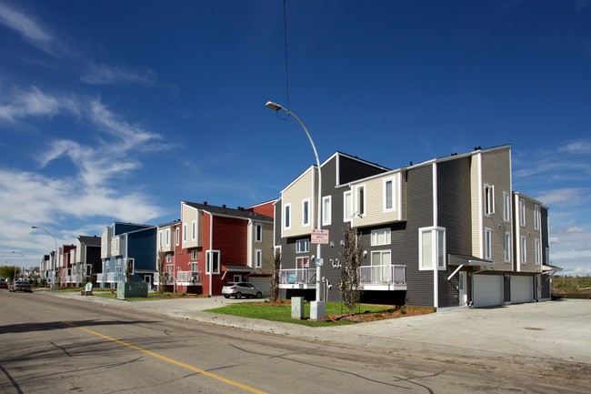 Victoria Valley Townhomes in Edmonton, AB - Building Photo - Building Photo