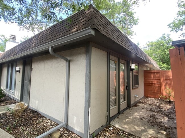 property at 5305 E 32nd Pl