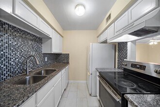 8429 Hearth Dr in Houston, TX - Building Photo - Building Photo
