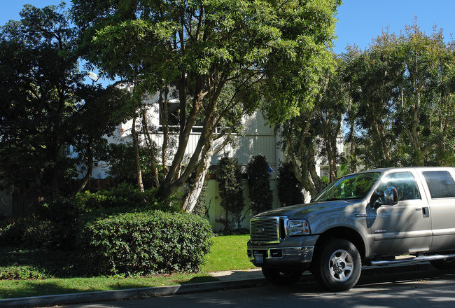 1400-1408 Clay St in Newport Beach, CA - Building Photo - Building Photo