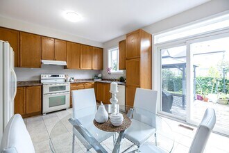 64 Chimney Hill Way in Port Perry, ON - Building Photo - Building Photo