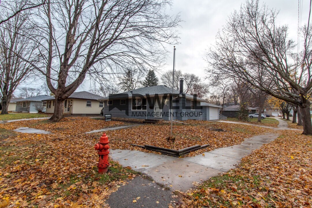 1401 26th St NW in Rochester, MN - Foto de edificio