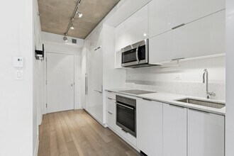 738 Rue St-Paul Ouest in Montréal, QC - Building Photo - Building Photo