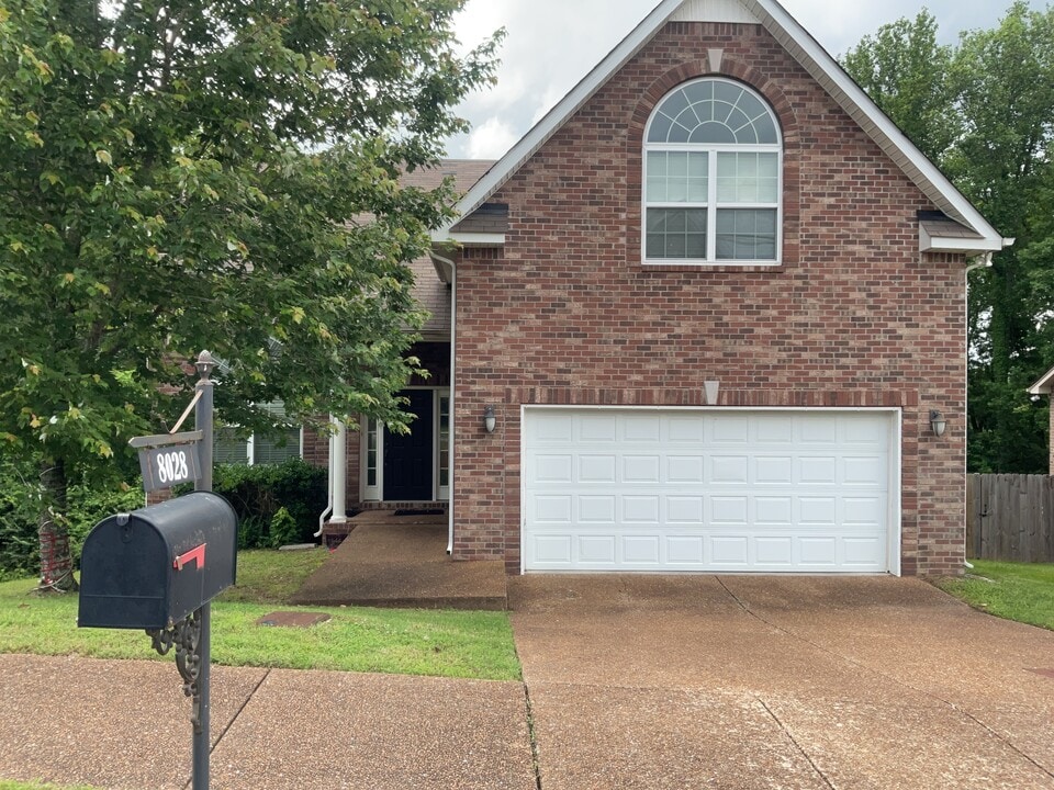 8028 Mandan Dr in Brentwood, TN - Building Photo