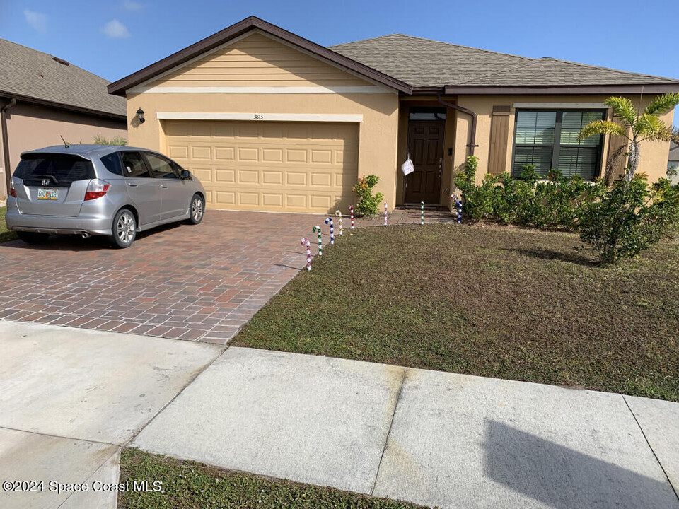 3813 Coachman Ln SE in Palm Bay, FL - Building Photo