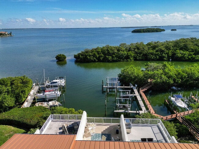1593 Pinellas Bayway S in St. Petersburg, FL - Building Photo - Building Photo