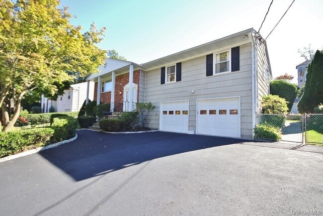 570 Manville Rd in Pleasantville, NY - Building Photo - Building Photo