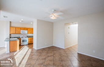 7121 River Meadows Ave in Las Vegas, NV - Building Photo - Building Photo