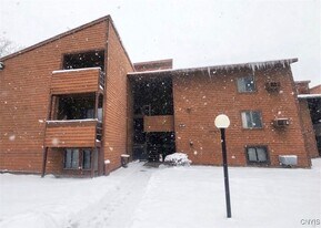 325 Village Blvd N in Baldwinsville, NY - Building Photo