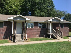 406 E Adams St in Pittsburg, KS - Building Photo