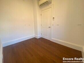 98 Myrtle St, Unit 7 in Boston, MA - Foto de edificio - Building Photo