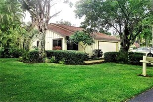 4548 Forest Wood Trail in Sarasota, FL - Building Photo