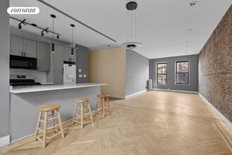 880 W 181st St in New York, NY - Building Photo - Building Photo