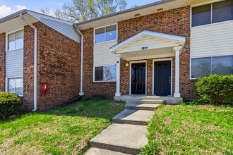 Reserve @ Blu Townhomes in Durham, NC - Building Photo - Building Photo