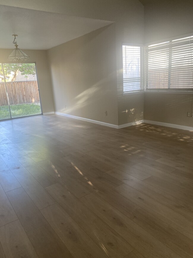 2660 Meadow Brook Ln in Tracy, CA - Foto de edificio - Building Photo