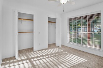 59 Artesian Oaks Dr in Conroe, TX - Foto de edificio - Building Photo