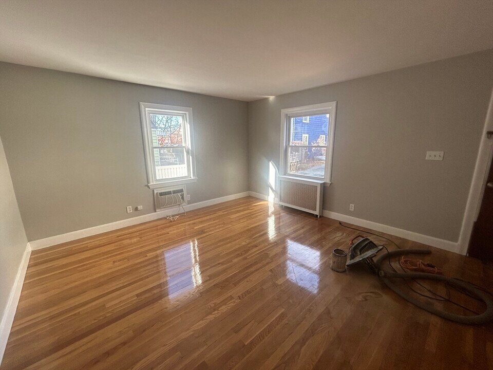 17 Thayer St, Unit 1 in Belmont, MA - Building Photo