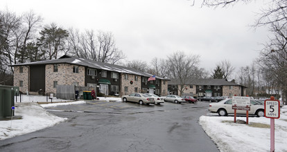 Forest Acres Apartments in Hales Corners, WI - Building Photo - Building Photo