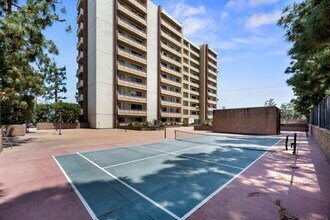 321 S San Vicente Blvd, Unit 101 in Los Angeles, CA - Building Photo - Building Photo