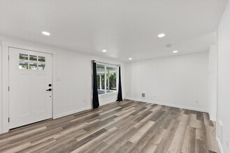 4811 Diamond Blvd SW in Lakewood, WA - Building Photo - Building Photo