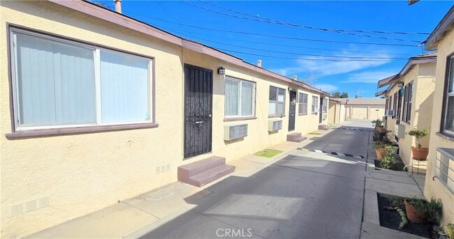 6702 Flora Ave, Unit B in Bell, CA - Building Photo - Building Photo