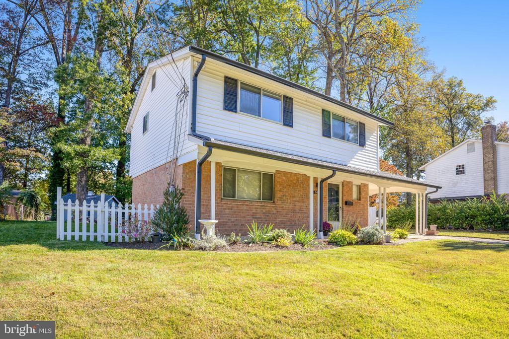 5609 Rolling Rd in Springfield, VA - Building Photo