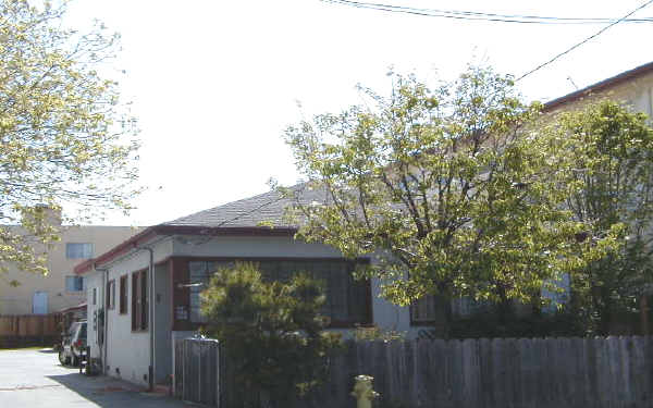 49 Oak Ave in Redwood City, CA - Foto de edificio - Building Photo
