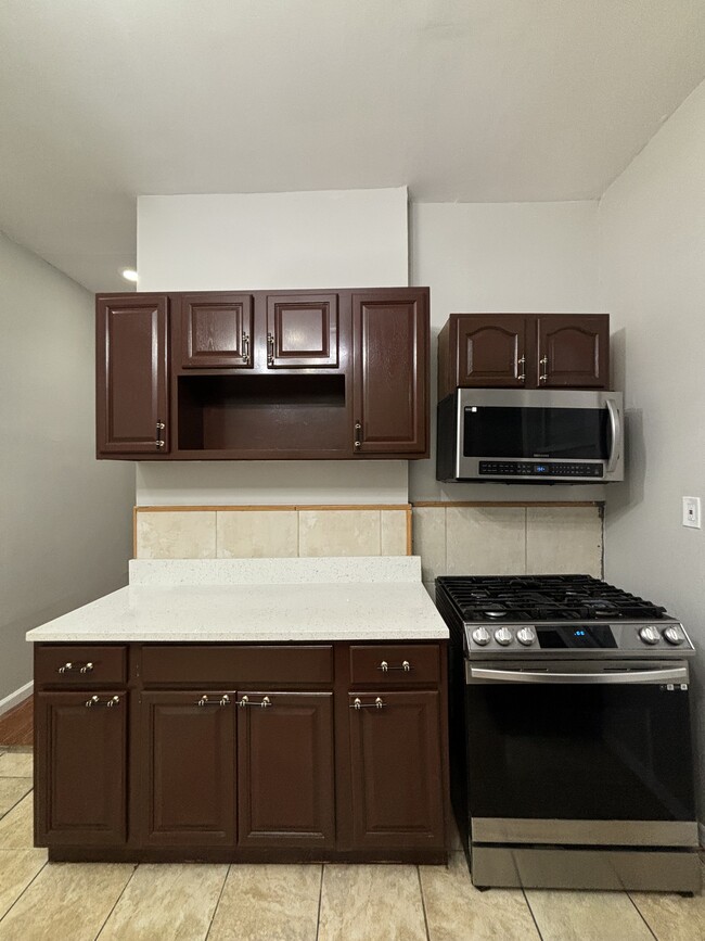 67 S 9th St, Unit 2 in Newark, NJ - Building Photo - Building Photo