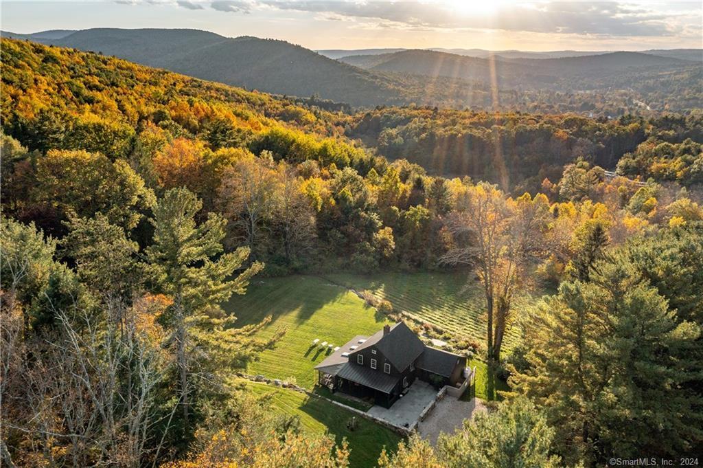 63 Cemetery Hill Rd in Cornwall, CT - Foto de edificio