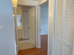 8070 N Nob Hill Rd-Unit -101 in Tamarac, FL - Building Photo - Building Photo