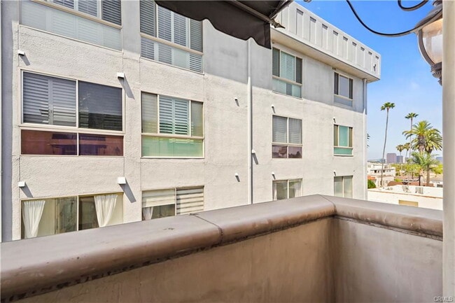 property at 462 S Maple Dr