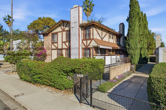 1348 N Orange Dr, Unit #4 in Los Angeles, CA - Building Photo - Building Photo