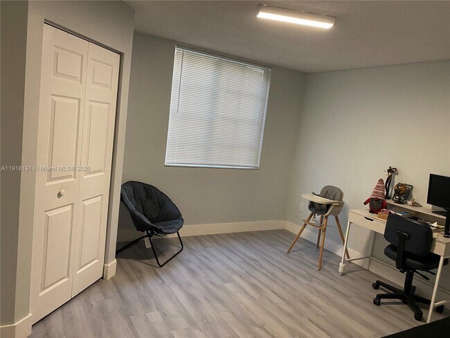 677 SW 111th Ave in Pembroke Pines, FL - Building Photo - Building Photo