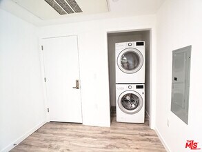 1229 S Kingsley Dr-Unit -203 in Los Angeles, CA - Building Photo - Building Photo