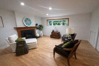 15405 NE 7th Pl in Bellevue, WA - Building Photo - Building Photo