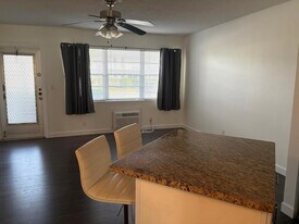 26 Kingswood E in West Palm Beach, FL - Building Photo