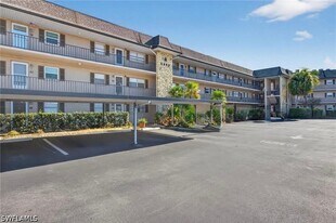 4912 Tamiami Trl E in Naples, FL - Building Photo