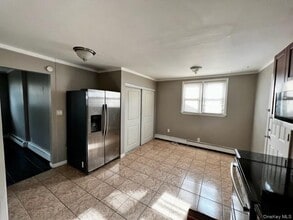 180 Elmwood St in Valley Stream, NY - Building Photo - Building Photo