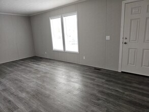 9614 Seaway Dr in Algonac, MI - Building Photo - Building Photo