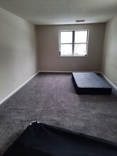 10 Longworth Ave in Brockton, MA - Foto de edificio - Building Photo