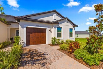 10721 Gable Dig Lp in San Antonio, FL - Building Photo - Building Photo